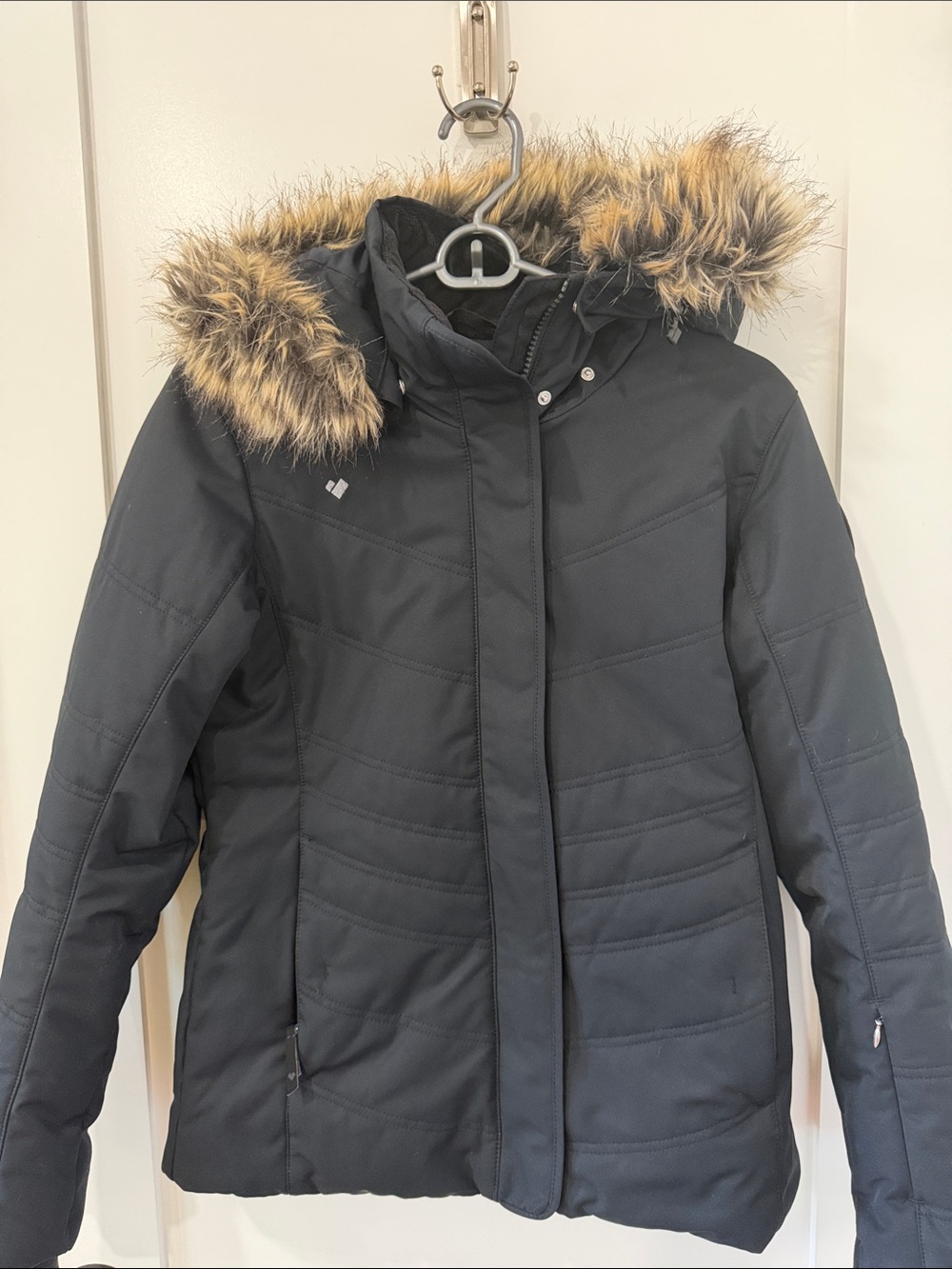 Obermeyer Black Women's Ski Jacket with Faux Fur Hood Trim | Size 4